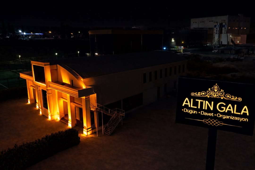 Altın Gala Bursa gelin arabası kiralama yazısı için düğün atmosferi